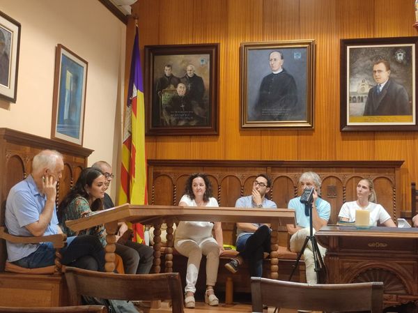 MÉS PER PORRERES INSISTEIX EN LA NECESSITAT DE LES BEQUES DE TRANSPORT ESCOLAR