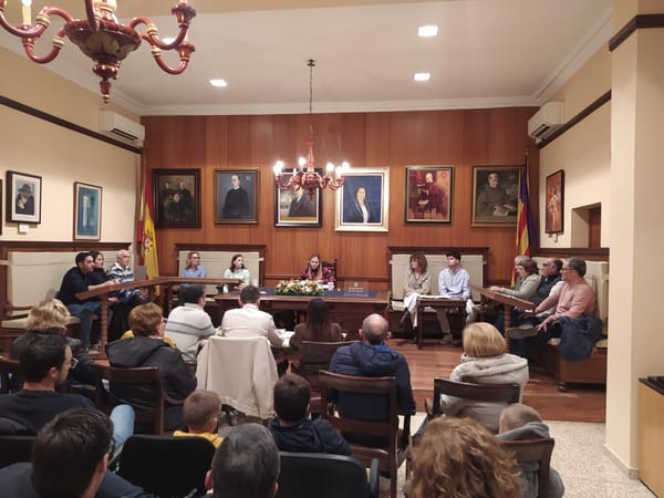 Pagesia, pensions i centre de dia: les prioritats de MÉS al ple de març